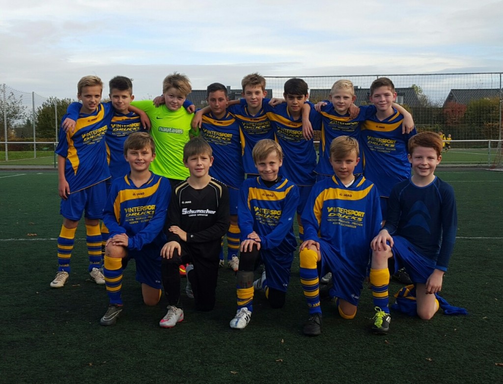 Jungen gewinnen Vorrundenspiele