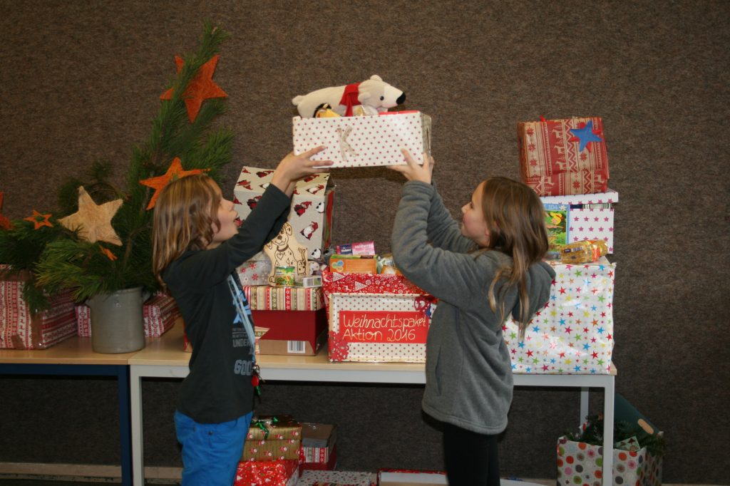 Weihnachtspaketaktion der Religionskurse