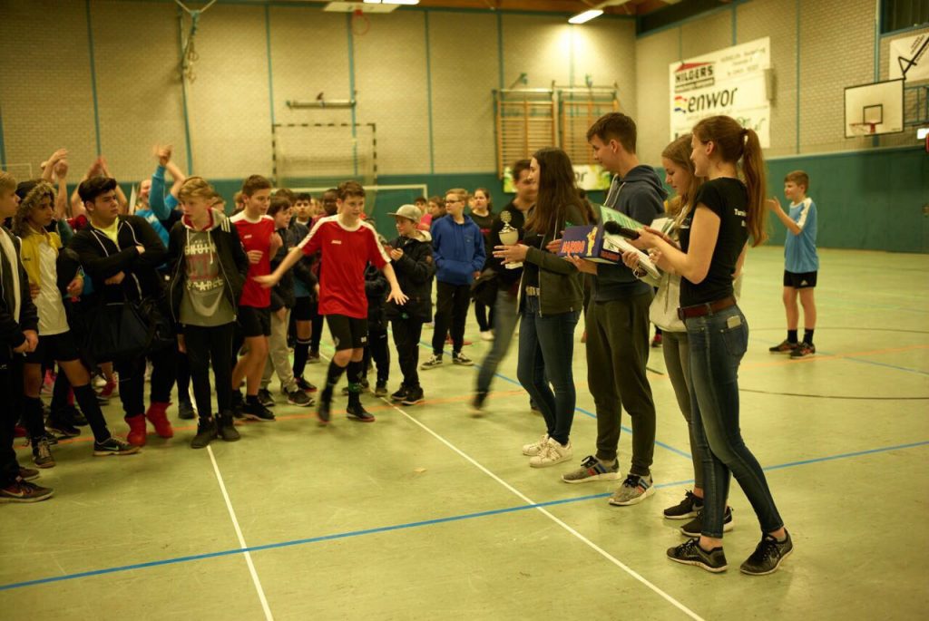 Gewinner der Tombola beim Fußballnachttunier