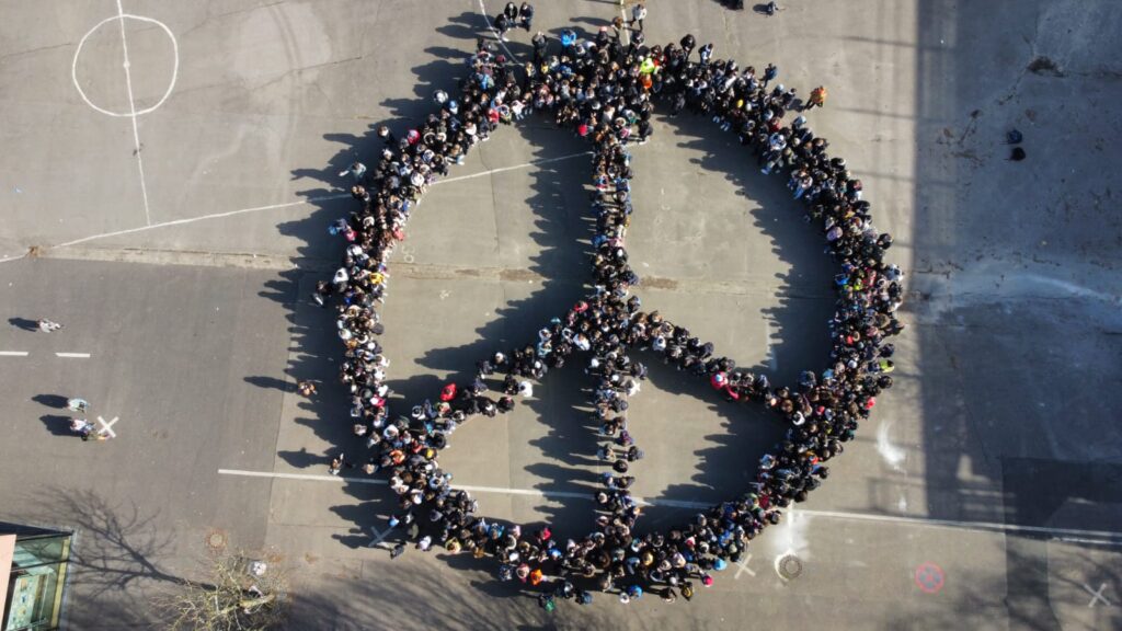 700 Schüler gemeinsam für Frieden!