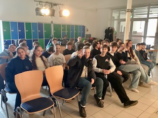 Das Suchtpräventionsstück „All you need is…“ - Das „DasDa-Theater“ klärt auf